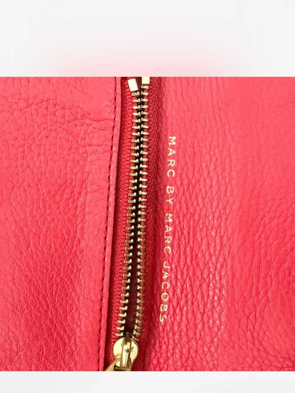 Marc by Marc Jacobs Red Leather Trifold Wallet with Gold Plaque - Picture 4 of 6